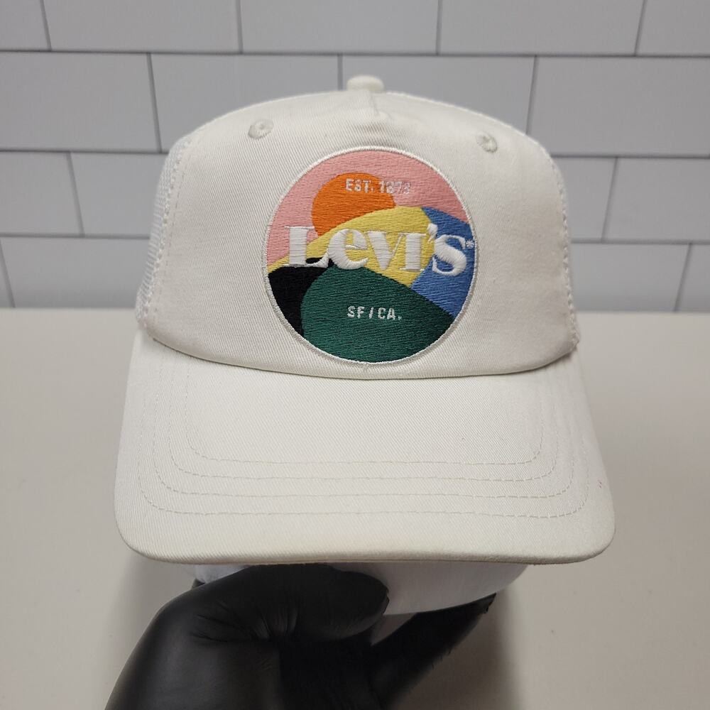 Levi’s Strauss & Co White Mesh Trucker Hat Snapback Scenic Logo Cap
